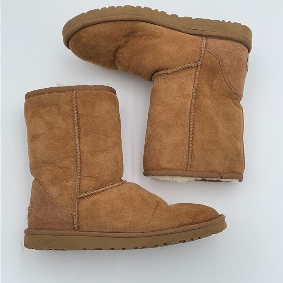 UGG in classic chestnut brown suede leather wool shearling lined Womans size 8 - Picture 1 of 8